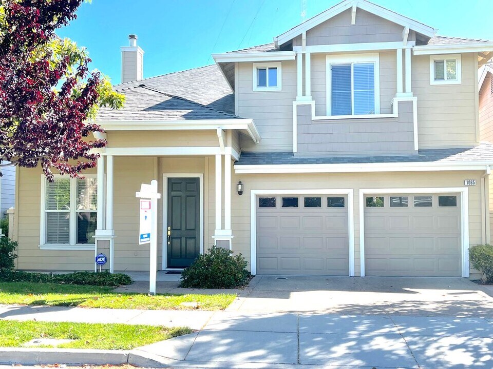1065 Rockport Ave in Redwood City, CA - Building Photo