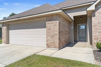 42211 Broad Walk Ave in Hammond, LA - Foto de edificio - Building Photo