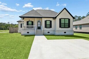60399 Vermillion Dr in Lacombe, LA - Building Photo