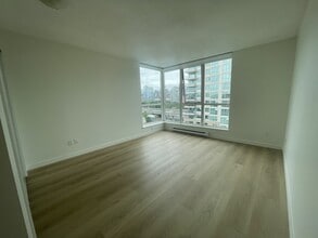 120-1120 Milross Ave in Vancouver, BC - Building Photo - Building Photo