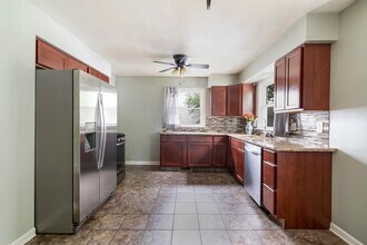 7116 Claybourne Ave in Youngstown, OH - Building Photo - Building Photo