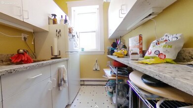 210 Winthrop Rd, Unit 31 in Brookline, MA - Building Photo - Building Photo