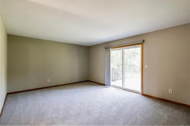 13752 Round Lake Blvd NW in Andover, MN - Building Photo - Building Photo