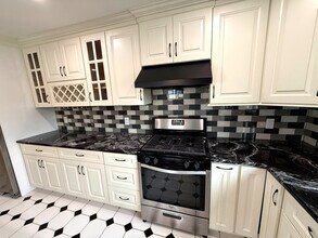 44 Willow Wood Ct, Unit 1 in East Rutherford, NJ - Building Photo - Building Photo