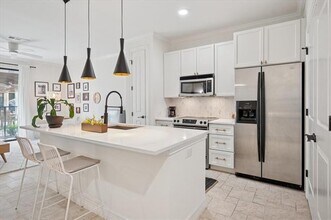 8616 Turtle Creek Blvd in Dallas, TX - Building Photo - Building Photo