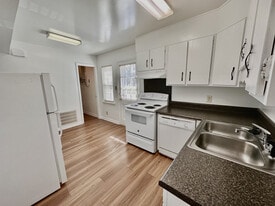 Elmhurst in Charlotte, NC - Building Photo