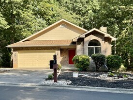 310 Paoli Trce in Loudon, TN - Building Photo