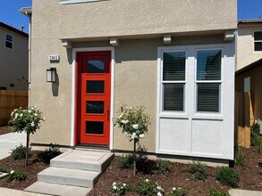 2046 N Hammel Ln in Clovis, CA - Foto de edificio - Building Photo