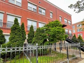 757 W Evergreen Ave in Chicago, IL - Building Photo - Building Photo