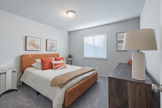 Crescent Manor in Waterford, MI - Building Photo - Interior Photo