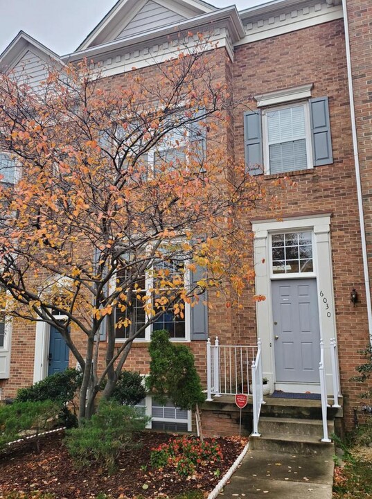 6030 Lincolnia Rd in Alexandria, VA - Building Photo