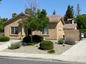 6802 Edgeview Dr in Bakersfield, CA - Building Photo - Building Photo