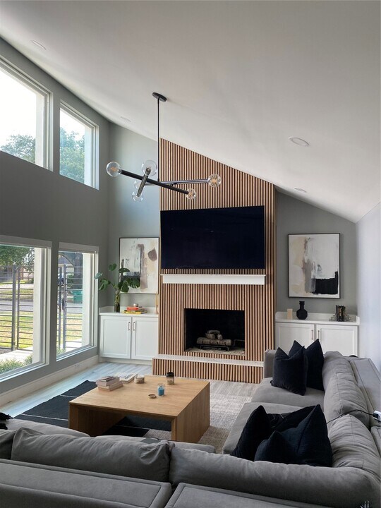 10710 Shawnbrook Dr in Houston, TX - Building Photo