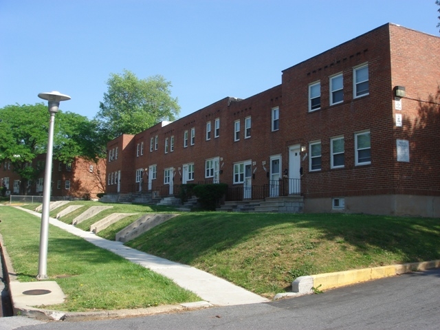 Step Out Apartments in Compton, CA - Building Photo - Building Photo