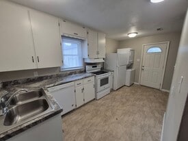 423 E Diehl Ave in Des Moines, IA - Building Photo