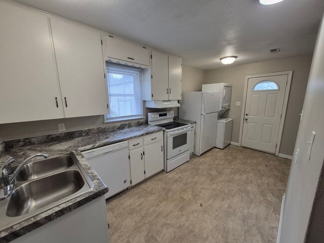 property at 423 E Diehl Ave