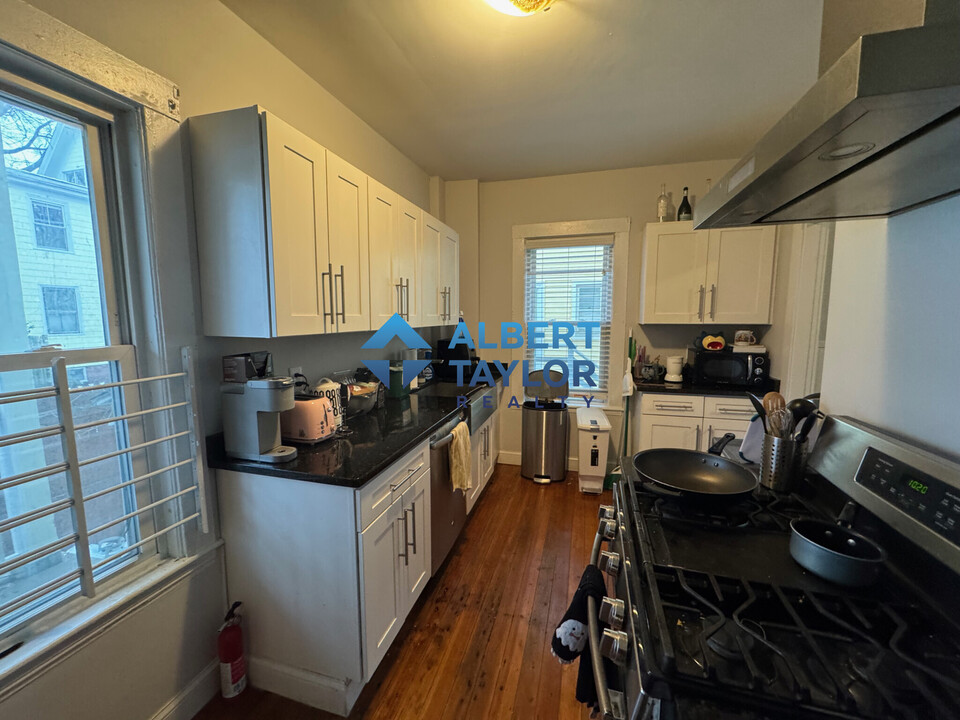 23 Kelly Rd, Unit 1 in Cambridge, MA - Building Photo