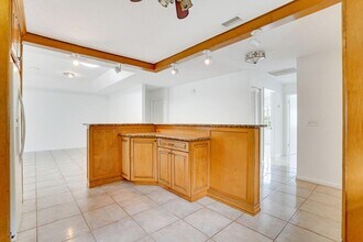 9044 Pine Springs Dr in Boca Raton, FL - Building Photo - Building Photo