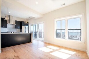 275 Webster St, Unit #3 in Boston, MA - Building Photo
