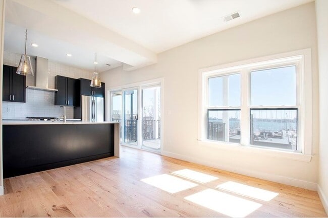 275 Webster St, Unit #3