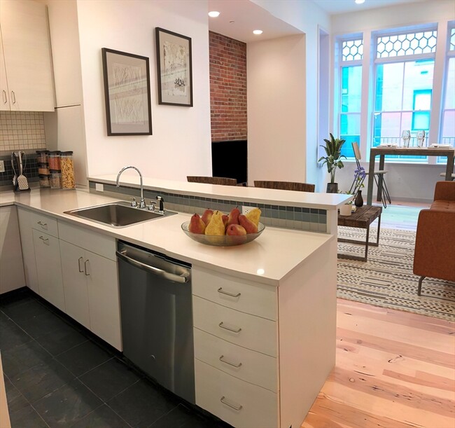 163 Newbury St, Unit 1