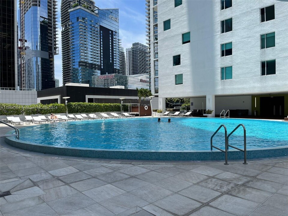 500 Brickell Ave, Unit 3005 in Miami, FL - Building Photo