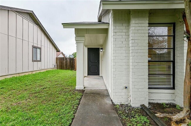 1602 W Braker Ln in Austin, TX - Building Photo - Building Photo