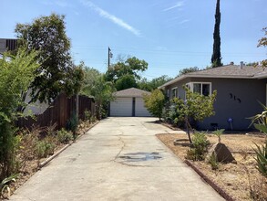 313 W Robinson Ave in Fresno, CA - Building Photo - Building Photo