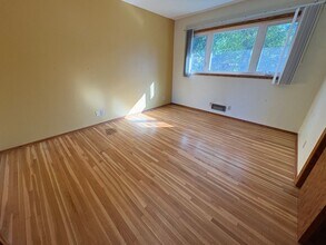 1306 3rd Ave NE in Watertown, SD - Building Photo - Building Photo