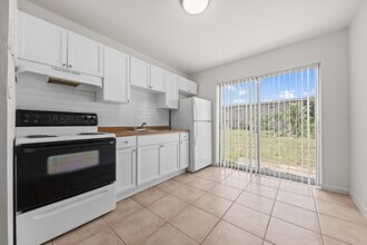 1521 W 21st St in Riviera Beach, FL - Building Photo - Building Photo