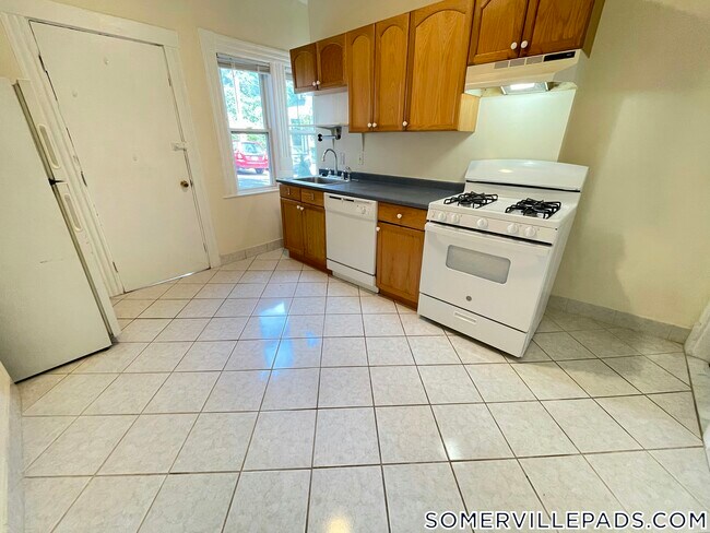 185 Beacon St in Somerville, MA - Building Photo - Building Photo