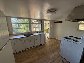 23411 Glenwood Dr in Los Gatos, CA - Building Photo - Building Photo