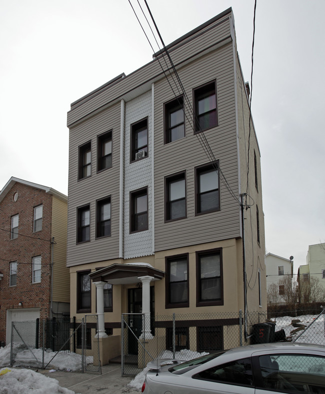 191 Myrtle Ave in Jersey City, NJ - Building Photo - Building Photo