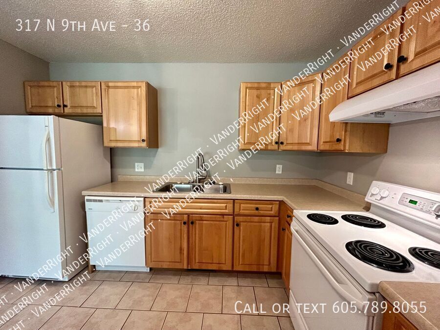 317 9th Ave in Brandon, SD - Building Photo