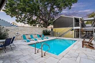2526 Durwood St, Unit 102 in Austin, TX - Building Photo - Building Photo