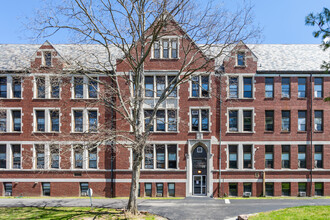 SEM Villa in Milford, OH - Foto de edificio - Building Photo