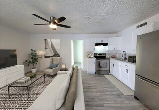 740 N 11th St in Las Vegas, NV - Foto de edificio - Building Photo