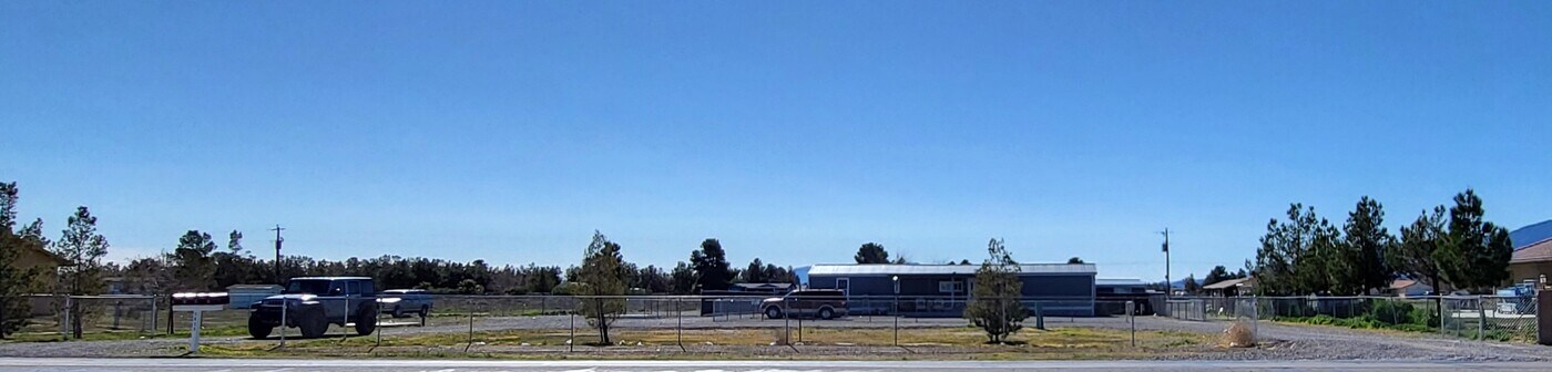 1611 E Gamebird Rd, Unit C in Pahrump, NV - Foto de edificio