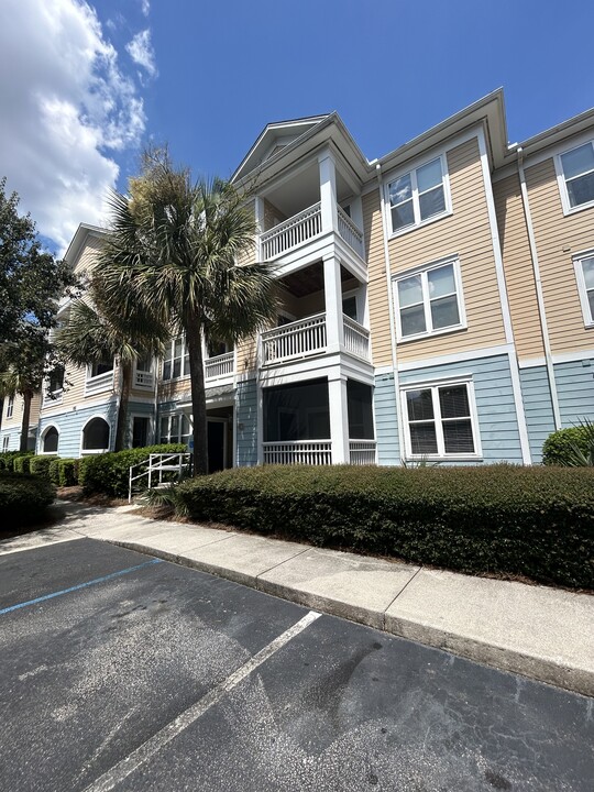 400 Bucksley Ln, Unit Daniel Island Condo in Daniel Island, SC - Foto de edificio