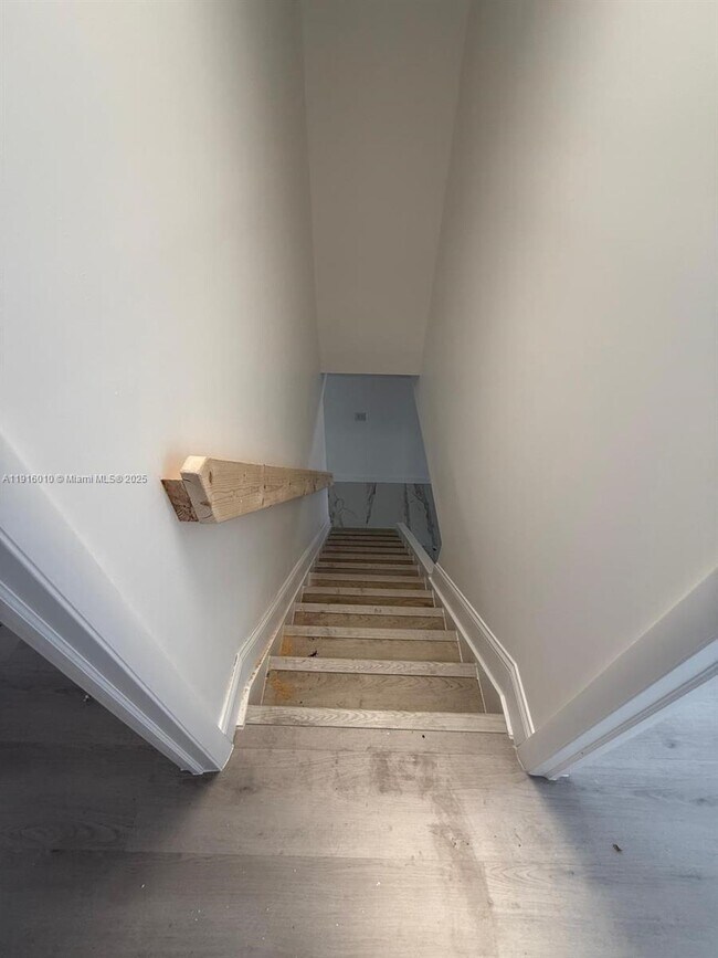 5782 W 26th Ave in Hialeah Gardens, FL - Foto de edificio - Building Photo