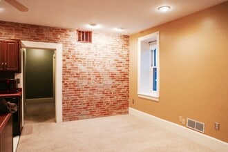 1631 Main St, Unit 5 in Dubuque, IA - Building Photo - Building Photo