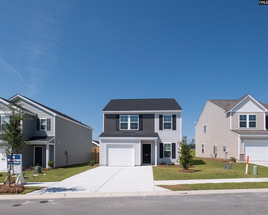 708 S Long Star Wy in Elgin, SC - Building Photo