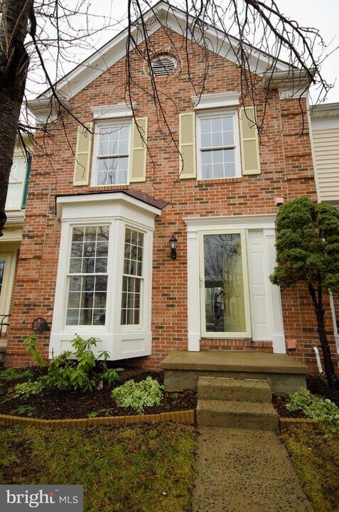 20978 Tobacco Square in Ashburn, VA - Building Photo