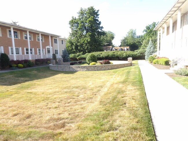 105 Newark Pompton Tpke, Unit C16 in Pequannock, NJ - Building Photo - Building Photo