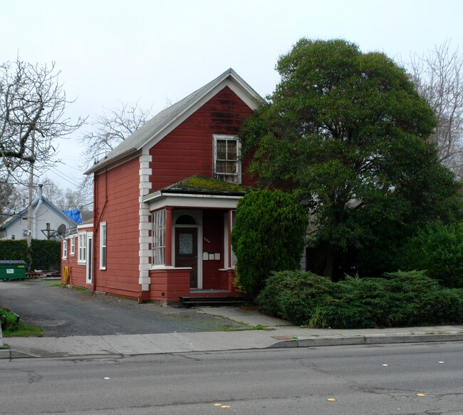 308 S Petaluma Blvd in Petaluma, CA - Building Photo - Building Photo