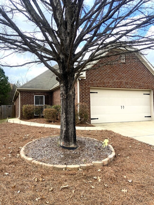 property at 256 Oxmoor Pl