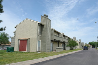 Pelican Point Apartments in Wichita, KS - Foto de edificio - Building Photo