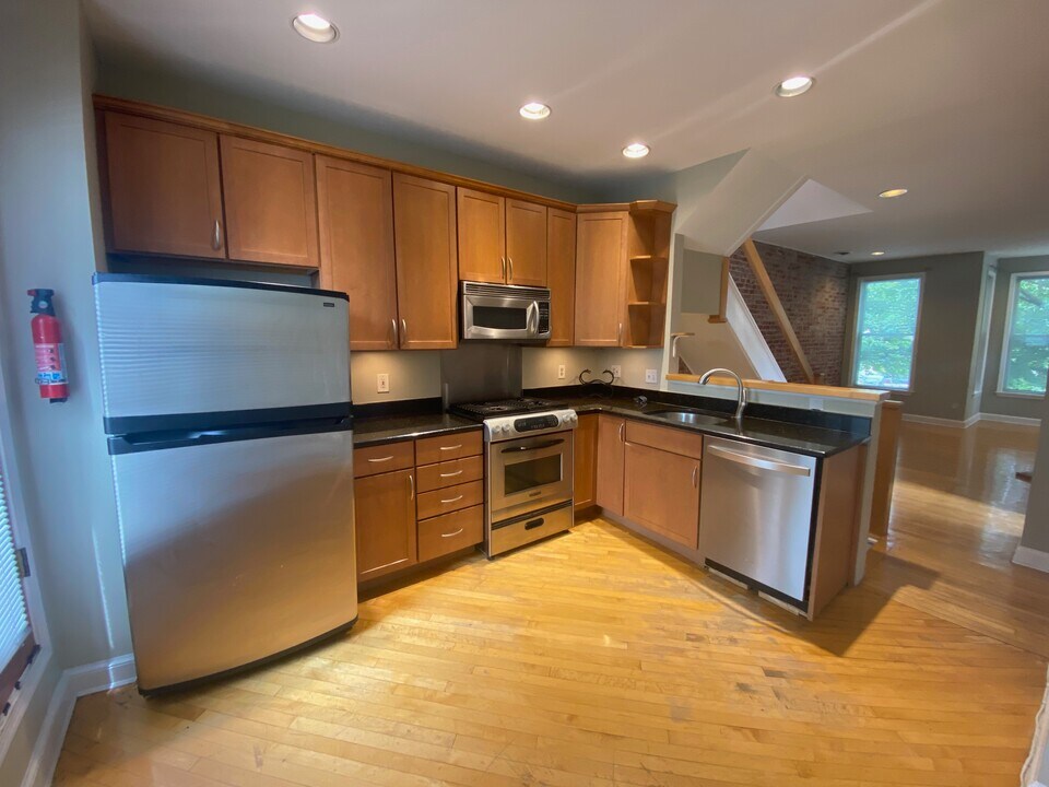 411 I St NE, Unit 2 in Washington, DC - Foto de edificio