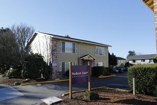 Hudson Court Apartments in Portland, OR - Building Photo
