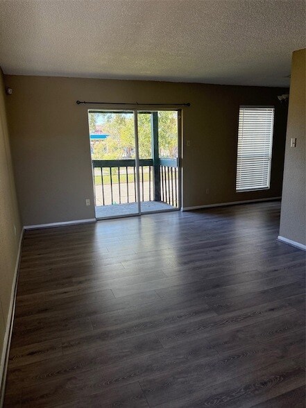 1516 Bay Area Blvd, Unit B4 in Houston, TX - Building Photo - Building Photo